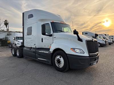 International LT625 Sleeper Semi Truck - 73" Integral Sleeper, Cummins 450HP, 12 Speed Automatic