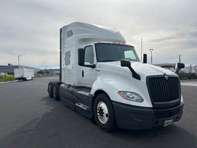 International LT625 Sleeper Semi Truck - 73" Integral Sleeper, Cummins 450HP, 12 Speed Automatic
