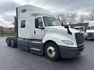 International LT625 Sleeper Semi Truck - 73" Integral Sleeper, Cummins 450HP, 12 Speed Automatic