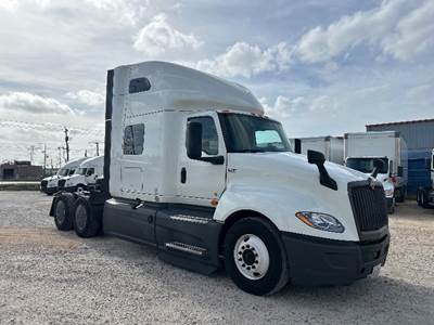 International LT625 Sleeper Semi Truck - 73" Integral Sleeper, Cummins 450HP, 12 Speed Automatic