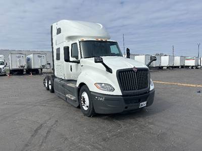 International LT625 Sleeper Semi Truck - 73" Integral Sleeper, Cummins 450HP, 12 Speed Automatic