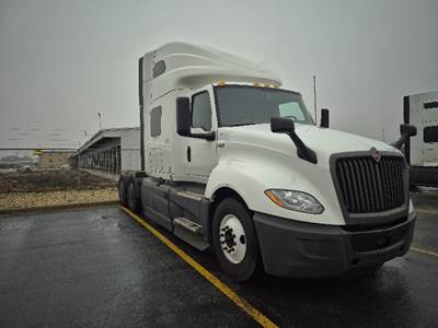 International LT625 Sleeper Semi Truck - 73" Integral Sleeper, Cummins 450HP, 12 Speed Automatic