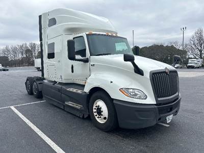 International LT625 Sleeper Semi Truck - 73" Integral Sleeper, Cummins 450HP, 12 Speed Automatic