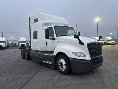 International LT625 Sleeper Semi Truck - 73" Integral Sleeper, Cummins 450HP, 12 Speed Automatic