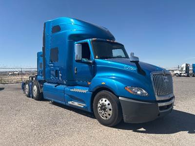 International LT625 Single Axle Sleeper Semi Truck - 73" Integral Sleeper, Cummins 400HP, 11 Speed Automatic