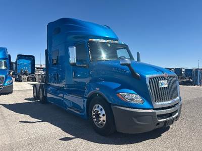 International LT625 Single Axle Sleeper Semi Truck - 73" Integral Sleeper, Cummins 400HP, 11 Speed Automatic
