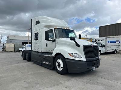 International LT625 Sleeper Semi Truck - 73" Integral Sleeper, Cummins 450HP, 12 Speed Automatic