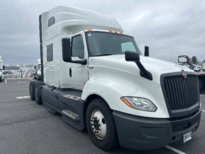 International LT625 Sleeper Semi Truck - 73" Integral Sleeper, Cummins 450HP, 12 Speed Automatic