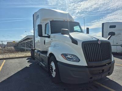International LT625 Sleeper Semi Truck - 73" Integral Sleeper, Cummins 450HP, 12 Speed Automatic