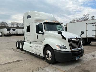 International LT625 Sleeper Semi Truck - 73" Integral Sleeper, Cummins 450HP, 12 Speed Automatic