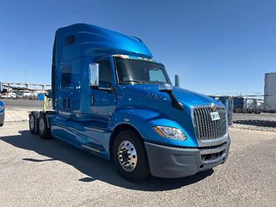 International LT625 Single Axle Sleeper Semi Truck - 73" Integral Sleeper, Cummins 400HP, 11 Speed Automatic