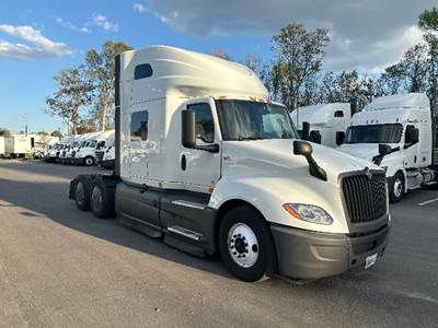 International LT625 Sleeper Semi Truck - 73" Integral Sleeper, Cummins 450HP, 12 Speed Automatic