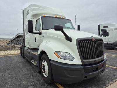 International LT625 Sleeper Semi Truck - 73" Integral Sleeper, Cummins 450HP, 12 Speed Automatic