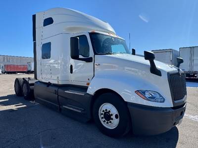 International LT625 Sleeper Semi Truck - 73" Integral Sleeper, Cummins 450HP, 12 Speed Automatic