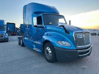 International LT625 Single Axle Sleeper Semi Truck - 73" Integral Sleeper, Cummins 400HP, 11 Speed Automatic