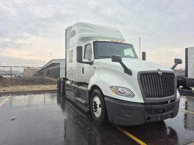 International LT625 Sleeper Semi Truck - 73" Integral Sleeper, Cummins 450HP, 12 Speed Automatic