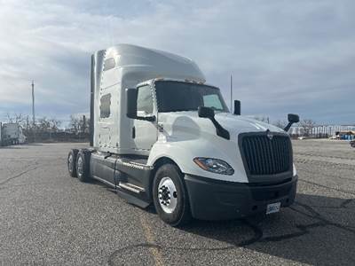International LT625 Sleeper Semi Truck - 73" Integral Sleeper, Cummins 450HP, 12 Speed Automatic