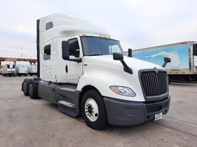 International LT625 Sleeper Semi Truck - 73" Integral Sleeper, Cummins 450HP, 12 Speed Automatic