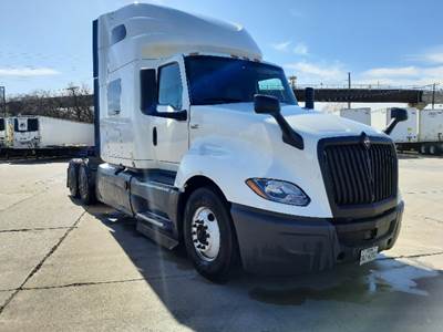 International LT625 Sleeper Semi Truck - 73" Integral Sleeper, Cummins 450HP, 12 Speed Automatic