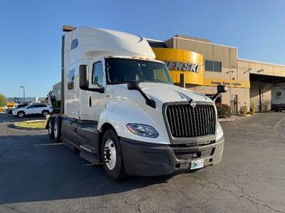 International LT625 Sleeper Semi Truck - 73" Integral Sleeper, Cummins 450HP, 12 Speed Automatic