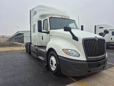 International LT625 Sleeper Semi Truck - 73" Integral Sleeper, Cummins 450HP, 12 Speed Automatic
