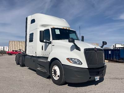 International LT625 Sleeper Semi Truck - 73" Integral Sleeper, Cummins 450HP, 12 Speed Automatic