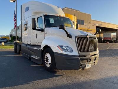 International LT625 Sleeper Semi Truck - 73" Integral Sleeper, Cummins 450HP, 12 Speed Automatic