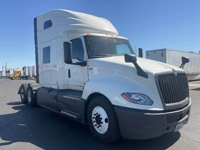 International LT625 Sleeper Semi Truck - 73" Integral Sleeper, Cummins 450HP, 12 Speed Automatic