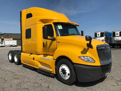 International LT625 Sleeper Semi Truck - 73" Integral Sleeper, Cummins 450HP, 10 Speed Automatic