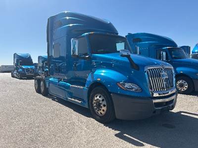 International LT625 Single Axle Sleeper Semi Truck - 73" Integral Sleeper, Cummins 400HP, 11 Speed Automatic