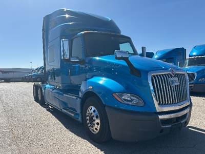 International LT625 Single Axle Sleeper Semi Truck - 73" Integral Sleeper, Cummins 400HP, 11 Speed Automatic