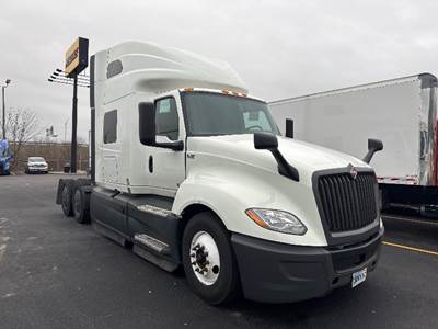 International LT625 Sleeper Semi Truck - 73" Integral Sleeper, Cummins 450HP, 12 Speed Automatic