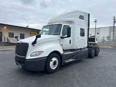 International LT625 Sleeper Semi Truck - 73" Integral Sleeper, Cummins 450HP, 12 Speed Automatic