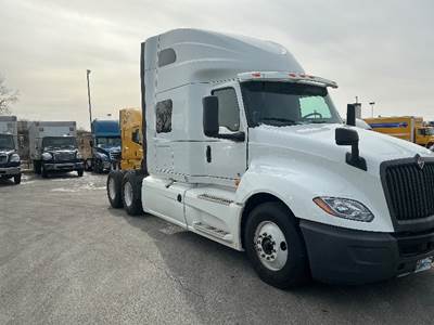 International LT625 Sleeper Semi Truck - 73" Integral Sleeper, Cummins 450HP, 12 Speed Automatic