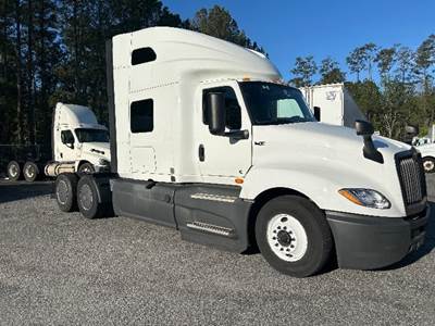 International LT625 Sleeper Semi Truck - 73" Integral Sleeper, Cummins 450HP, 12 Speed Automatic