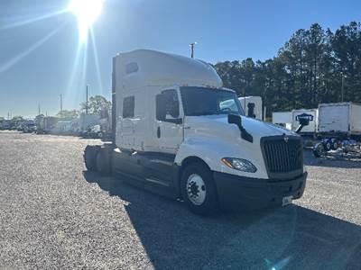 International LT625 Sleeper Semi Truck - 73" Integral Sleeper, Cummins 450HP, 12 Speed Automatic