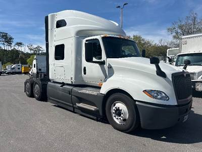 International LT625 Sleeper Semi Truck - 73" Integral Sleeper, Cummins 450HP, 12 Speed Automatic