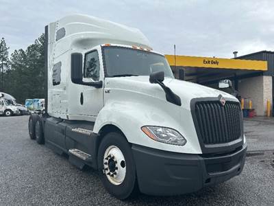 International LT625 Sleeper Semi Truck - 73" Integral Sleeper, Cummins 450HP, 12 Speed Automatic
