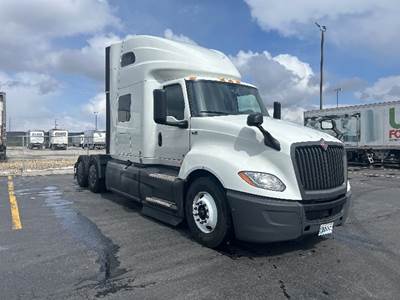 International LT625 Sleeper Semi Truck - 73" Integral Sleeper, Cummins 450HP, 12 Speed Automatic