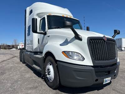 International LT625 Sleeper Semi Truck - 73" Integral Sleeper, Cummins 450HP, 12 Speed Automatic
