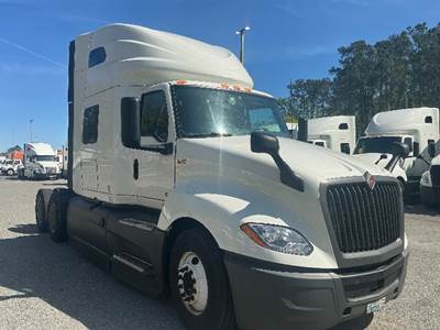 International LT625 Sleeper Semi Truck - 73" Integral Sleeper, Cummins 450HP, 12 Speed Automatic