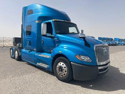 International LT625 Single Axle Sleeper Semi Truck - 73" Integral Sleeper, Cummins 400HP, 11 Speed Automatic
