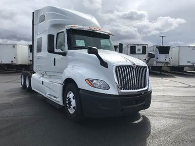 International LT625 Sleeper Semi Truck - 73" Integral Sleeper, Cummins 450HP, 12 Speed Automatic