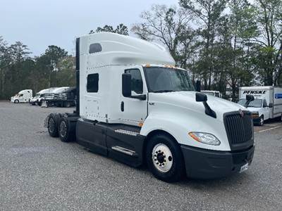 International LT625 Sleeper Semi Truck - 73" Integral Sleeper, Cummins 450HP, 12 Speed Automatic