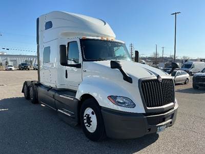 International LT625 Sleeper Semi Truck - 73" Integral Sleeper, Cummins 450HP, 12 Speed Automatic
