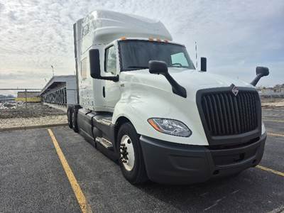 International LT625 Sleeper Semi Truck - 73" Integral Sleeper, Cummins 450HP, 12 Speed Automatic