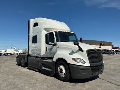 International LT625 Sleeper Semi Truck - 73" Integral Sleeper, Cummins 450HP, 12 Speed Automatic