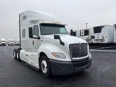 International LT625 Sleeper Semi Truck - 73" Integral Sleeper, Cummins 450HP, 12 Speed Automatic