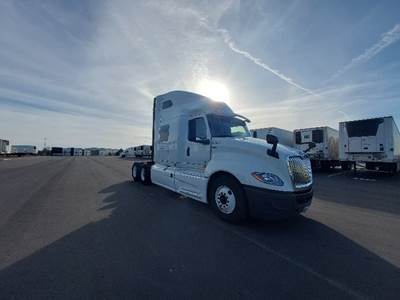 International LT625 Sleeper Semi Truck - 73" Integral Sleeper, Cummins 450HP, 12 Speed Automatic