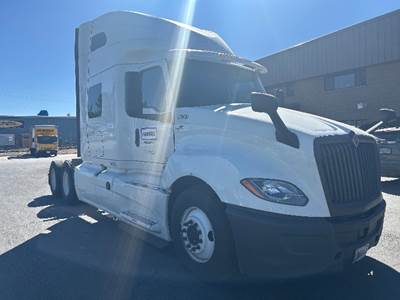 International LT625 Sleeper Semi Truck - 73" Integral Sleeper, Cummins 450HP, 12 Speed Automatic